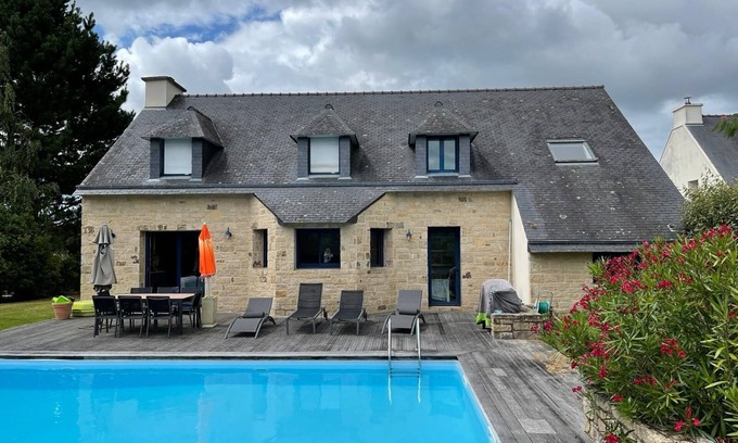 Morbihan House | Traditional Breton house with heated swimming pool 5min walk from the beach