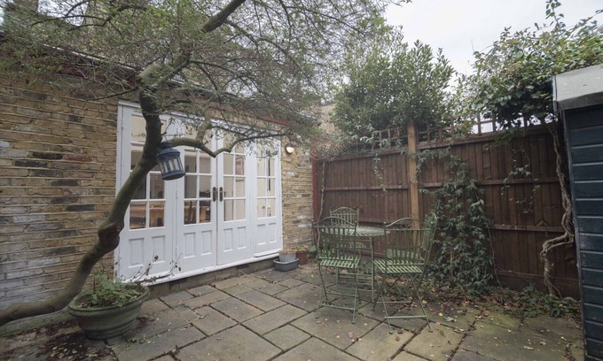 Kew House | Traditional Home in Kew Gardens by UnderTheDoormat