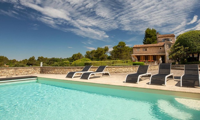 Menerbes House | Traditional stone house with pool and garden between Lacoste and Menerbes