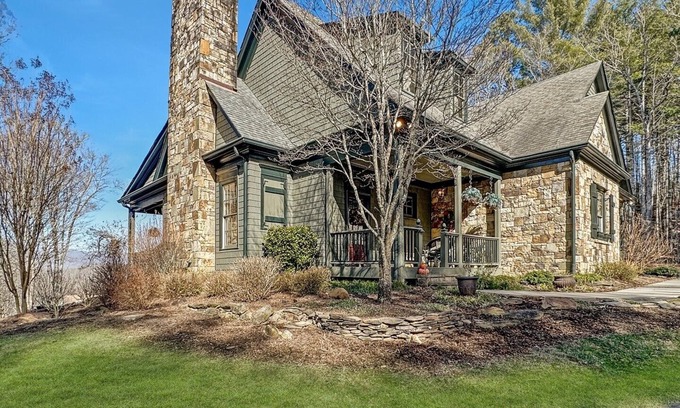 Bryson City Cabin | Trail's End - luxury custom home in a premiere lake community
