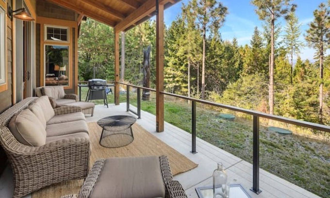 Cle Elum House | Trailside Hideaway- 3 bdrm, open concept mountain retreat w/spectacular views
