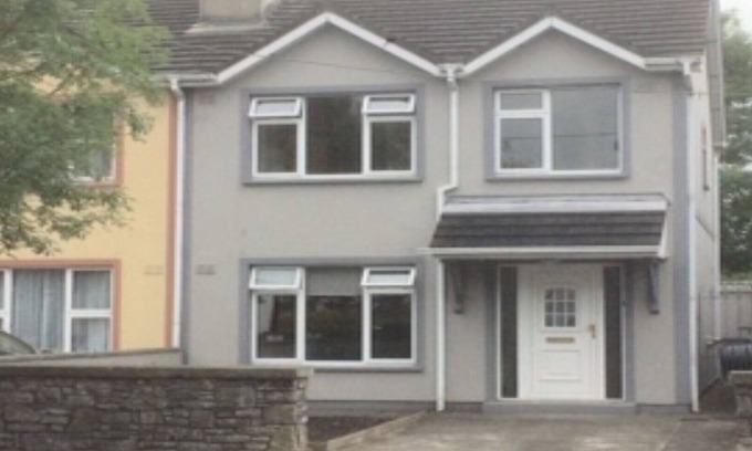 Tralee House | Tralee Townhouse. Centrally located, just minutes from Tralee town centre.