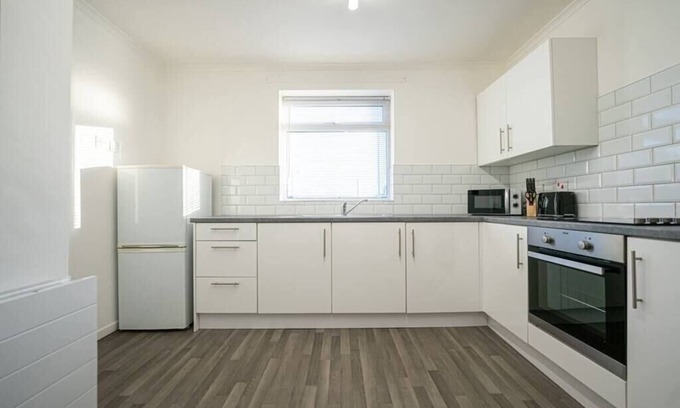 Middlesbrough House | Tranmere House 3 BR Workstays UK Best Rates Direct