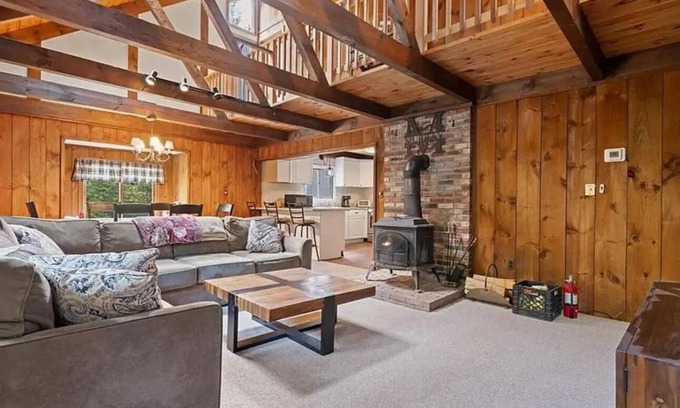 Freedom House | Tranquil 4-bedroom house with fireplace in charming Freedom on Ossipee Lake