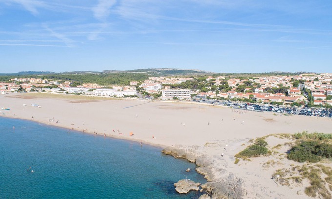 Saint-Pierre-la-Mer Apartment | Tranquil Beachfront Unit: Comfort, Full Kitchen, Near Saint Pierre La Mer Beach