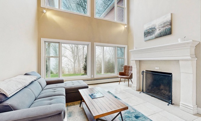 Pleasant Point House | Tranquil Coastal Sanctuary with Chef's Kitchen, Jacuzzi Tub and Water Views