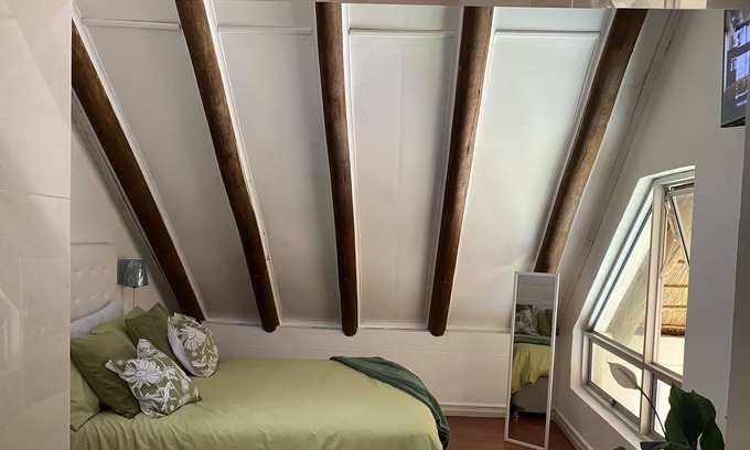 Greater Johannesburg Metropolitan Area House | Tranquil Country Style City Center Loft with view for the busy businesstraveller