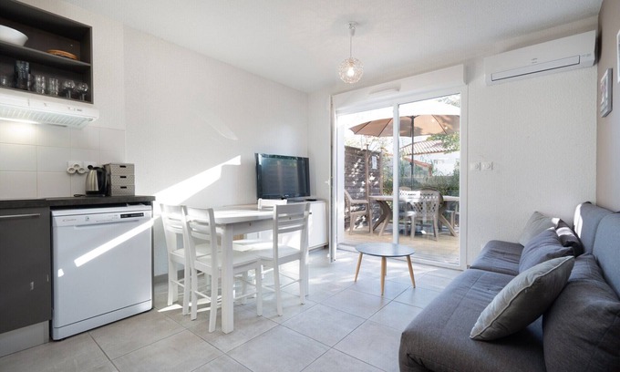 Serignan Villa | Tranquil Escape by the Sea