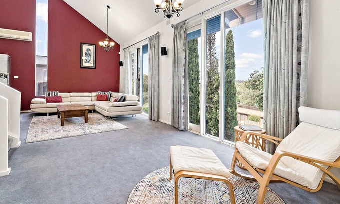 Keilor House | Tranquil Family Escape Breathtaking Brimbank Views