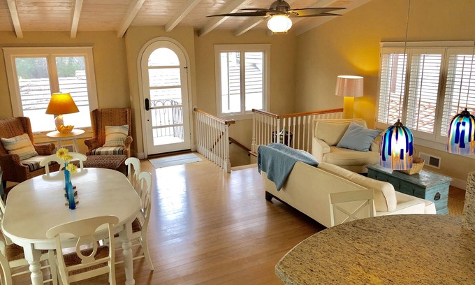 Coronado House | Tranquil Guesthouse just a Short Walk from the Beach