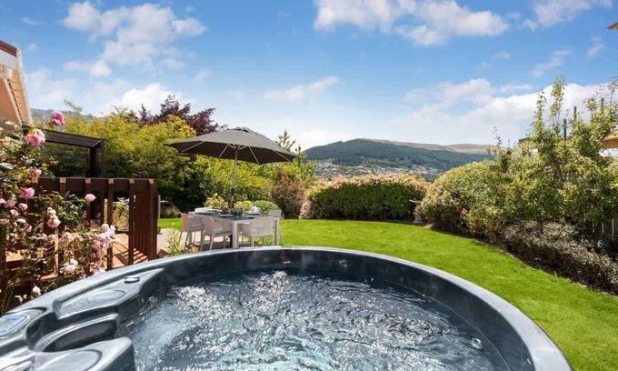 Kelvin Heights House | Tranquil Heights | Private Hot Tub