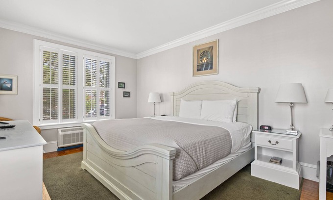 Historic Downtown Manteo Apartment | Tranquil House Inn - Downtown Waterfront Manteo - 1 Queen Premium Rm 13