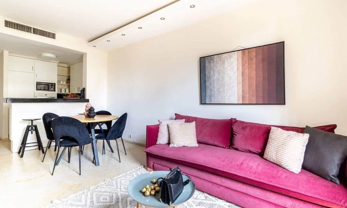 Mamilla Apartment | Tranquil King David Apartment with Free Parking
