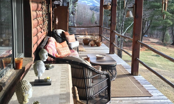 Hunter Cabin | Tranquil Log Cabin on Lake 10 minutes from Windham & Hunter Mts- dog friendly