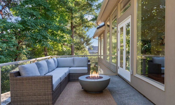Regional District of Nanaimo House | Tranquil retreat nestled on the Fairwinds Golf Course in Nanoose Bay.