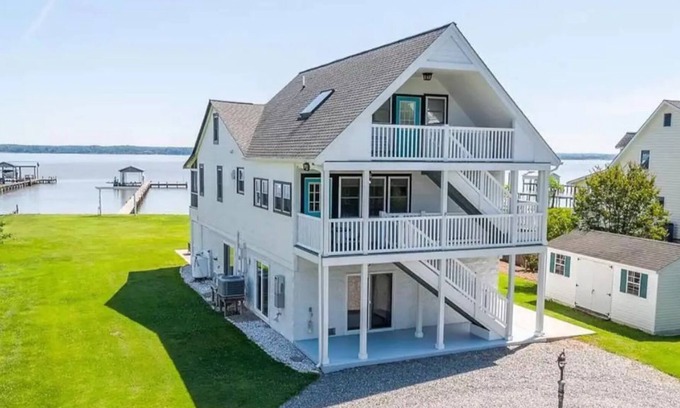 Sharps House | Tranquil Serenity. The ultimate river getaway.