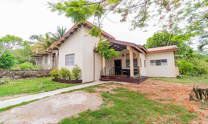 San Ignacio House | Tranquil single-level retreat with lush patio, hammock, & high-speed WiFi