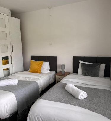 Walsall House | Tranquil Walsall Retreat - 4 Bedrooms