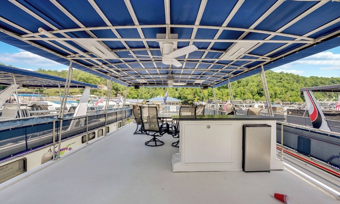 Smithville Boat Rental | Tranquil Waterside Escape: Premier Houseboat Rental on Center Hill Lake