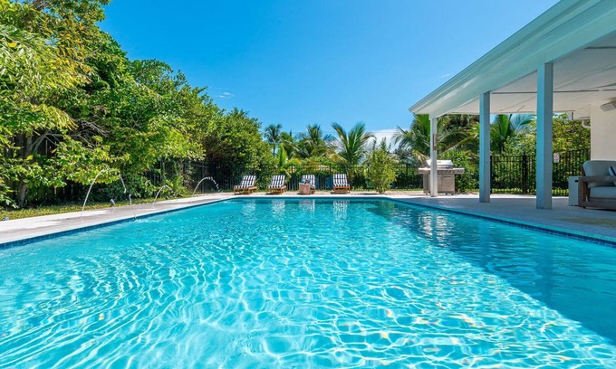 Riverside House | Tranquility Villa: Heated Pool & Lanai