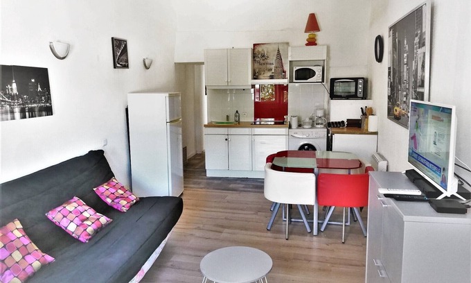 Pezenas Apartment | "Transversal 3" 1-bedroom apartment-Wifi-AC-Parking optional.