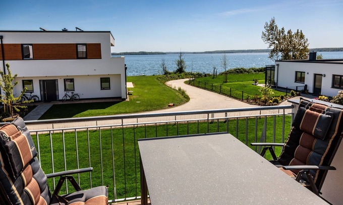 Schwerin Apartment | Traumhaftes Appartment mit Seeblick, Sauna, Kamin, Dachterrasse und Stadtnähe