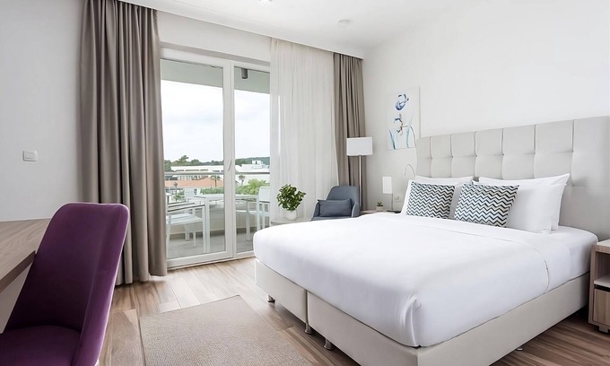 Ulcinj Hotel | Travel Destination! Comfortable 2BR Suite, w/Outdoor Pools and Beachfront!