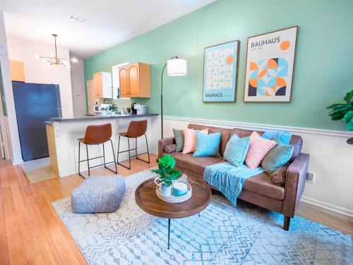 Historic Downtown Savannah Villa | Traveler's Dream - Free Parking near Forsyth Park