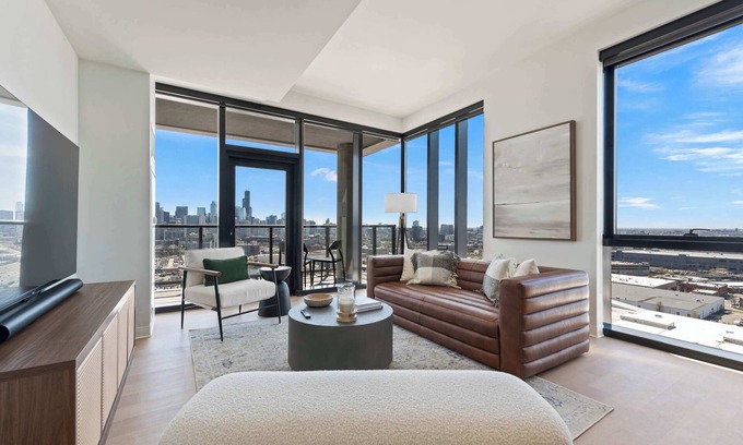 River North Apartment | Travelers Are Raving About This Place|TheHemlock