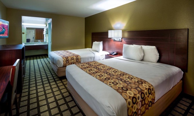 Estrella Hotel | Travelers Inn