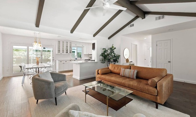 Greater South River City House | Travis Heights Oasis: Pool & walk to S. Congress