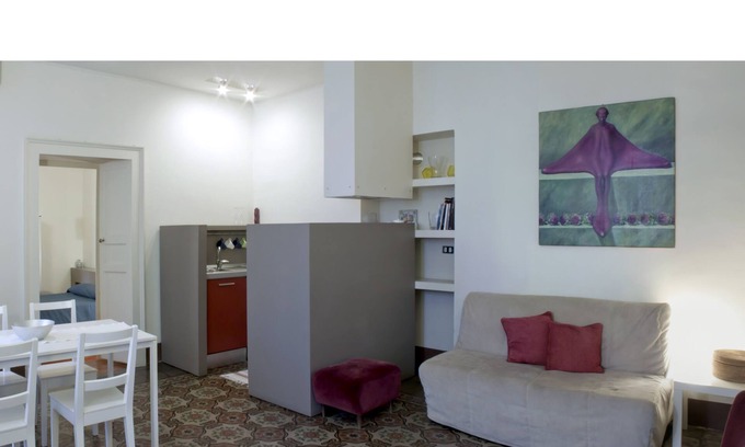 Old Town Apartment | Tre Vie apARTment - Short Lets