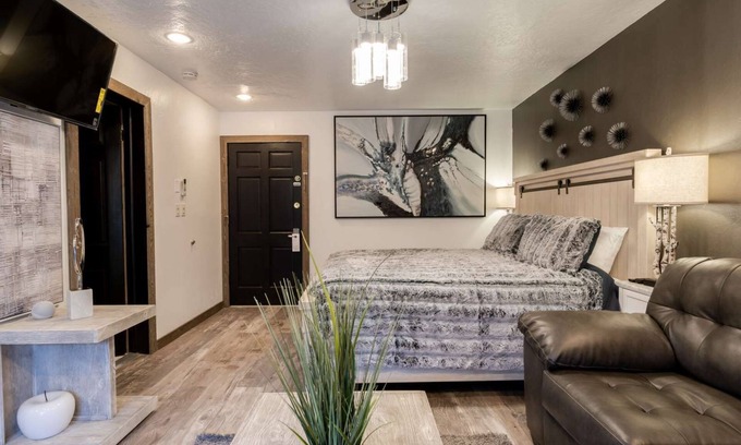 Downtown Park City Hotel | Treasure Mountain Inn - Junior Suite #34 - Cleaning fees included!
