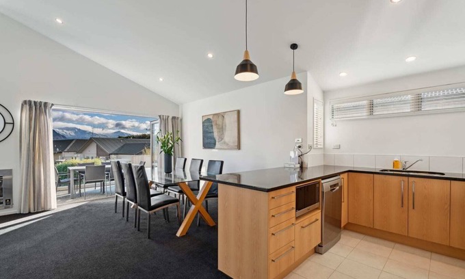 Wanaka Apartment | Treble Cone Views - 2 Bedroom