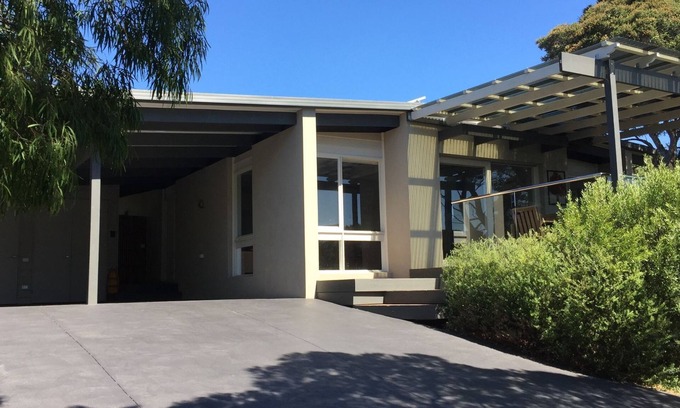 Blairgowrie House | TREE TOP VIEWS -Family and Dog friendly - Luxury 4 Bedder . Wifi included