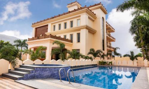 Pushkar Hotel | Treebo Premium Royal Amar With Mountain View, with Swimming Pool