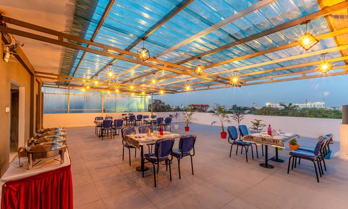Indore Hotel | Treebo Pure Earth Stay, Vijay Nagar