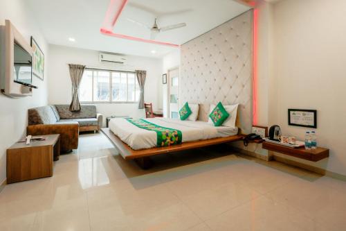 Vadodara Hotel | Treebo RVG, Alkapuri