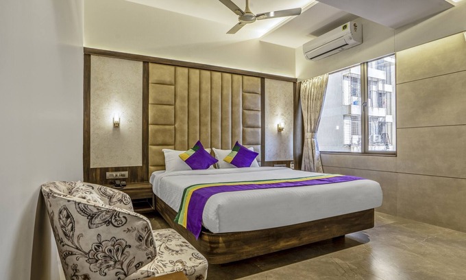 Kandiwali West Hotel | Treebo Tryst Savera Inn
