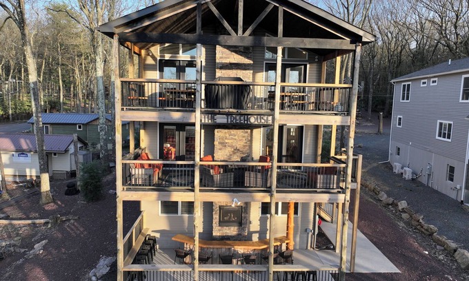 Lake Harmony Estates House | "Treehouse"Amazing Lake View,9 Bed5.5 Bath,Hot Tub,Sauna,Poker & Pool Table,Fire Pit,Ping Pong
