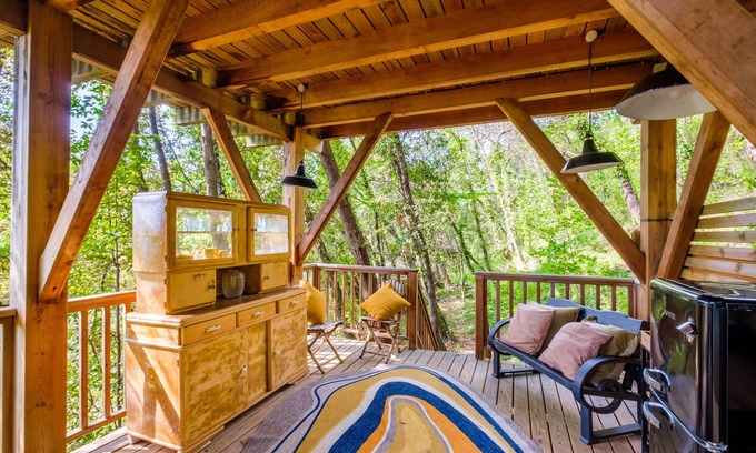 Saint-Paul-de-Vence House | Treehouse Apartment 'Colonel Hathi' with Shared Pool, Terrace, Balcony & Wi-Fi