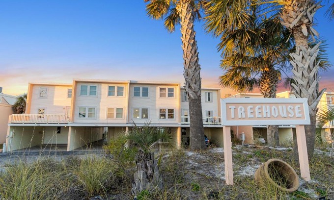 Treehouse Hotel | Treehouse Townhome