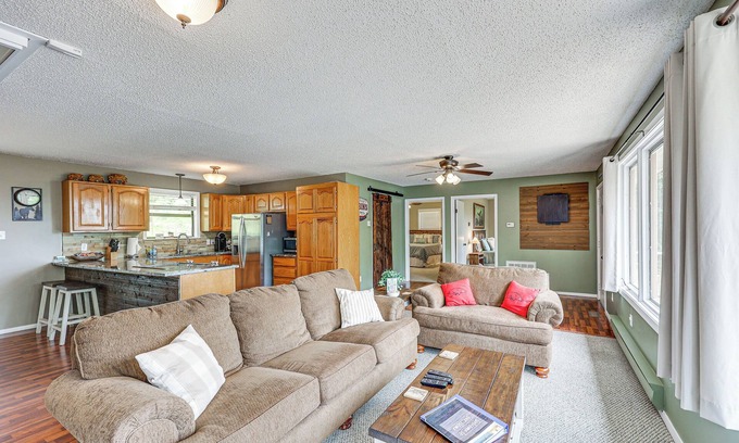 Higden House | Treetop Hideaway w/Lake Views + Fire Pit!
