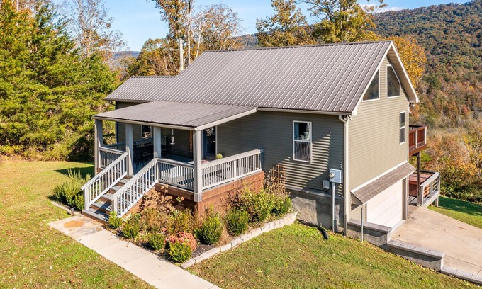 Wildwood House | Treetop Retreat in Wildwood