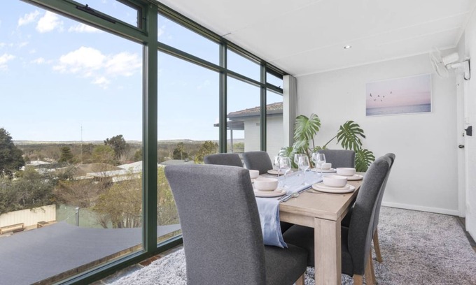 Kooringal House | Treetop Retreat - Spectacular Views, Sleeps 10