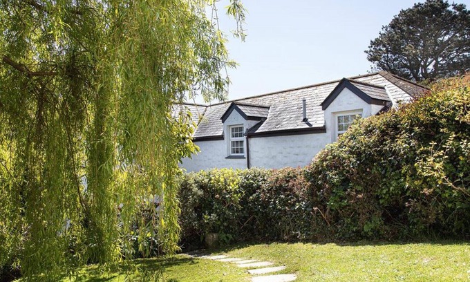 Gorran Haven House | Tregarth, spacious accommodation located in an extended cottage just a 5 minute walk from Gorran Haven