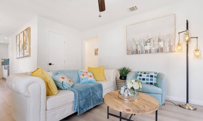 Galindo House | Trendy & Airy Home Near SoCo – Walk to Hot Spots!