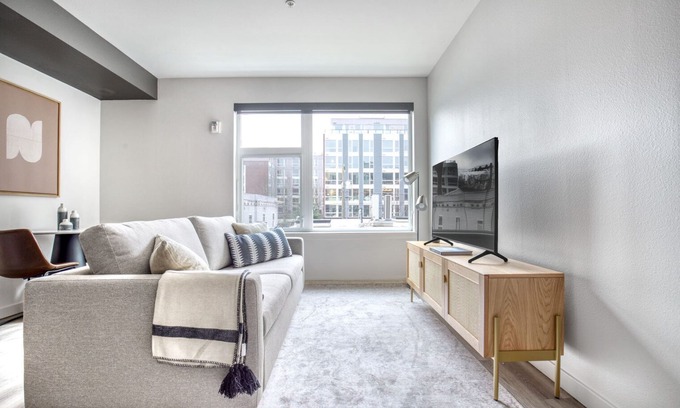 Broadway Apartment | Trendy Capitol Hill Studio w/Gym & Roof Deck, near I-5, by Blueground