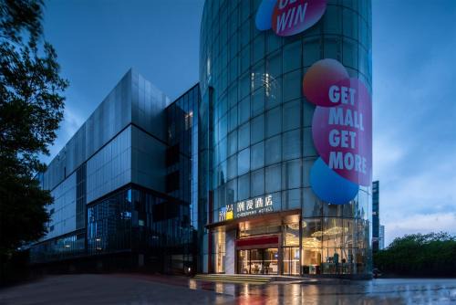 Guangzhou Science City Hotel | Trendy Romantic Hotel International Guangzhou Baoneng Performing Arts Center Science City Metro Station Branch - Free Deliver Service to Guangzhou Baiyun International Airport & Free Deliver Service to Canton Fair Complex During Canton Fair Period