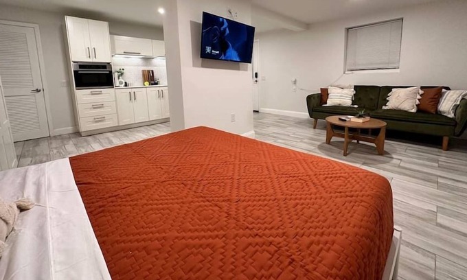 South Seminole Heights House | Trendy Studio near DT, Armature, Amalie, Stadium